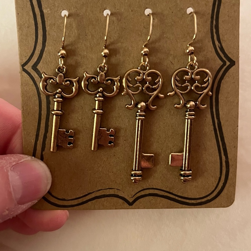 Antique Key Earrings Set 🗝️